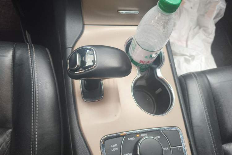 Used Jeep Grand Cherokee 2014 3.0L Comfort Navigation Edition Gear Lever
