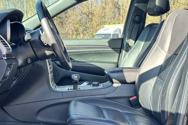 Used Jeep Grand Cherokee 2014 3.0L Comfort Navigation Edition Interior 1