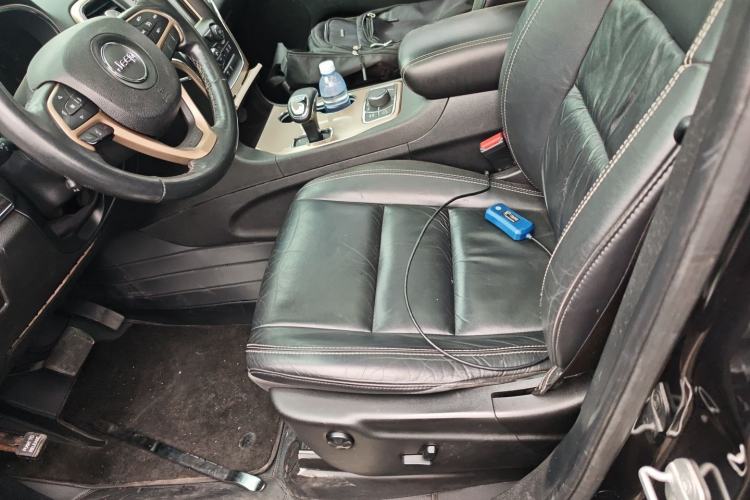 Used Jeep Grand Cherokee 2014 3.0L Comfort Navigation Edition Left Front Seat