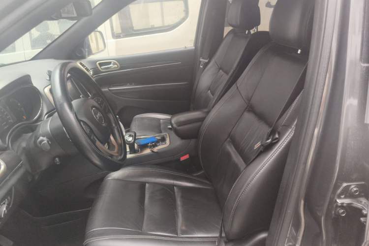 Used Jeep Grand Cherokee 2014 3.0L Comfort Navigation Edition Left Front Seat