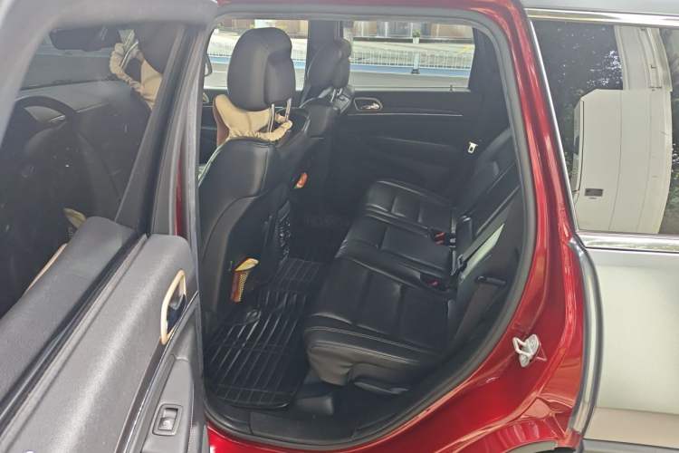 Used Jeep Grand Cherokee 2014 3.6L Elite Navigation Edition Left Rear Seat
