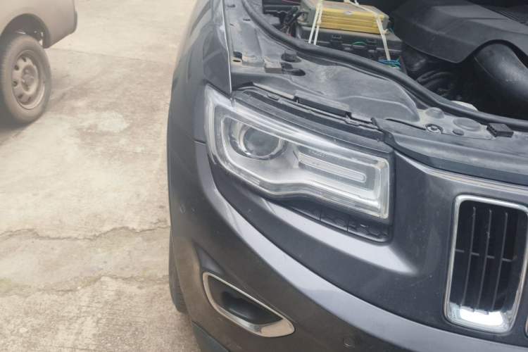 Used Jeep Grand Cherokee 2014 3.0L Comfort Navigation Edition Right Front Headlight
