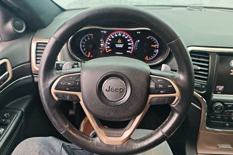 Used Jeep Grand Cherokee 2014 3.0L Comfort Navigation Edition Steering Wheel