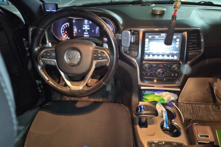 Used Jeep Grand Cherokee 2014 3.6L Comfort Navigation Edition Steering Wheel