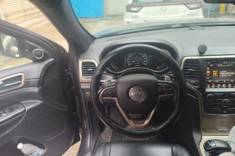 Used Jeep Grand Cherokee 2014 3.0L Comfort Navigation Edition Steering Wheel