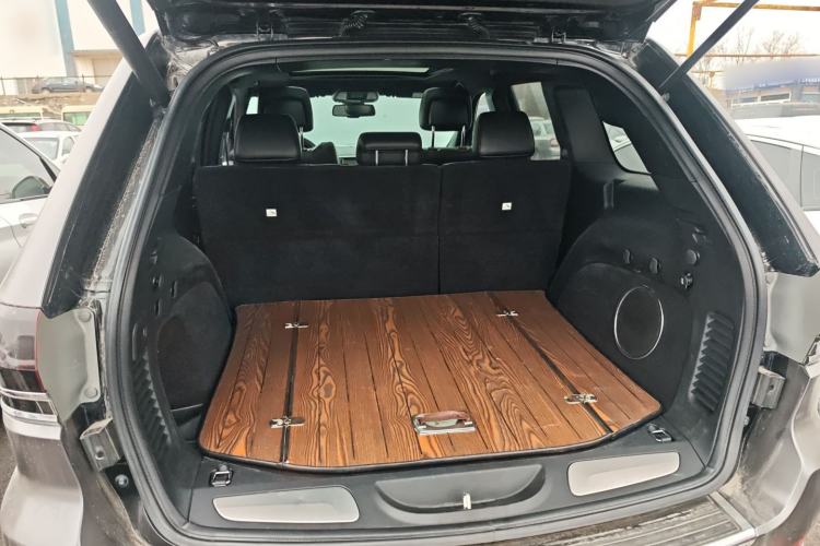 Used Jeep Grand Cherokee 2014 3.0L Comfort Navigation Edition Trunk