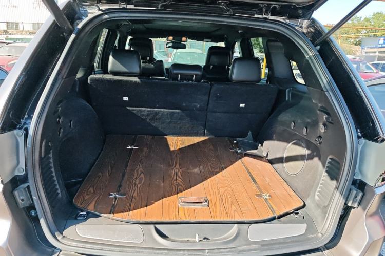 Used Jeep Grand Cherokee 2014 3.0L Comfort Navigation Edition Trunk