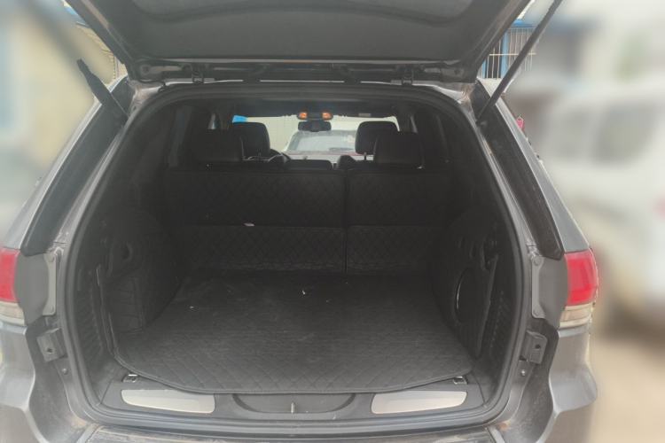 Used Jeep Grand Cherokee 2014 3.0L Comfort Navigation Edition Trunk