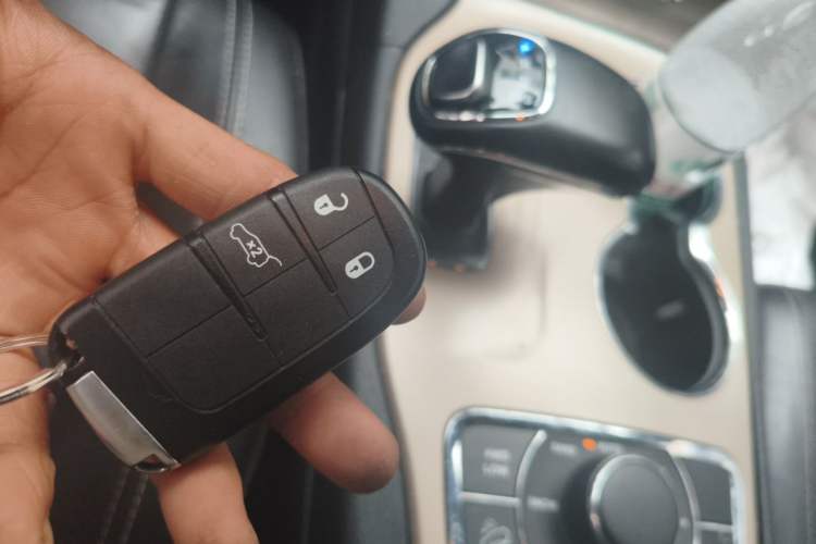 Used Jeep Grand Cherokee 2014 3.0L Comfort Navigation Edition Vehicle Key