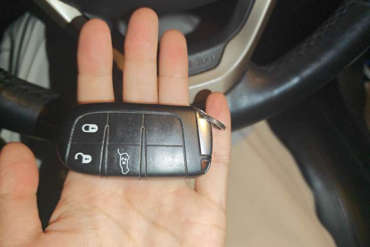 Used Jeep Grand Cherokee 2014 3.6L Elite Navigation Edition Vehicle Key