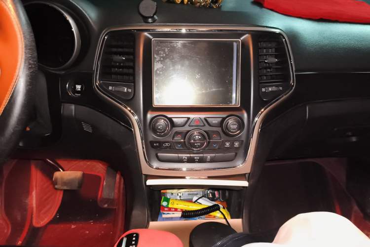 Used Jeep Grand Cherokee 2014 3.6L Elite Navigation Edition Audio And AC Panel