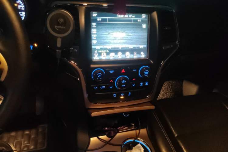 Used Jeep Grand Cherokee 2014 3.6L Elite Navigation Edition Audio And AC Panel