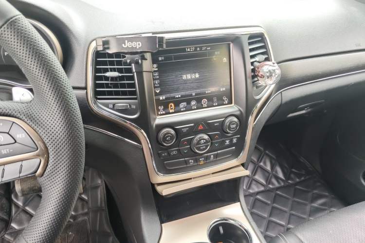 Used Jeep Grand Cherokee 2014 3.6L Elite Navigation Edition Audio And AC Panel