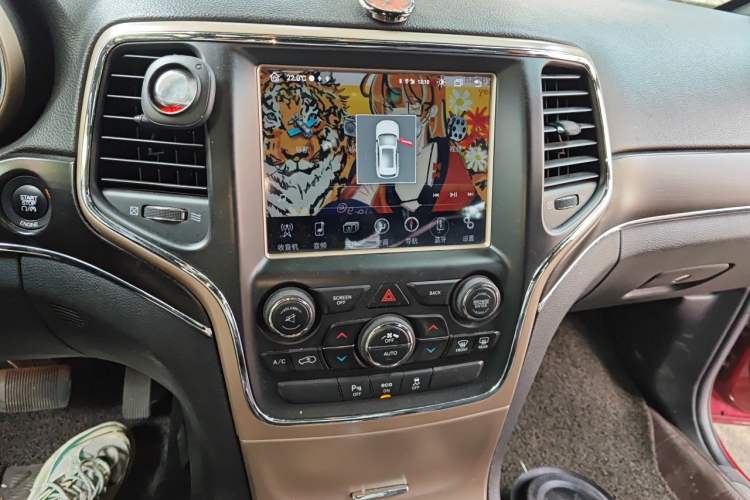 Used Jeep Grand Cherokee 2014 3.0L Comfort Navigation Edition Audio And AC Panel