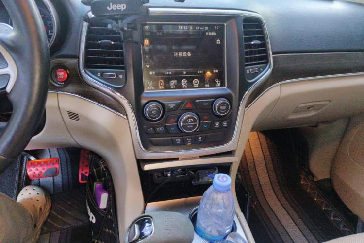 Used Jeep Grand Cherokee 2014 3.6L Elite Navigation Edition Audio And AC Panel