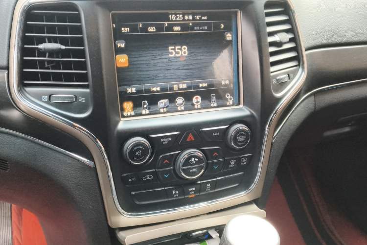 Used Jeep Grand Cherokee 2014 3.0TD Diesel Comfort Navigation Version Audio And AC Panel