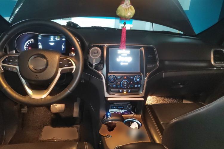 Used Jeep Grand Cherokee 2014 3.6L Elite Navigation Edition Center Console