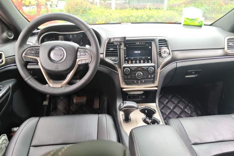 Used Jeep Grand Cherokee 2014 3.6L Elite Navigation Edition Center Console