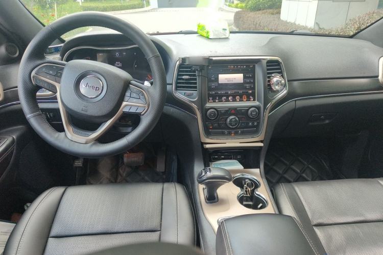 Used Jeep Grand Cherokee 2014 3.6L Elite Navigation Edition Center Console