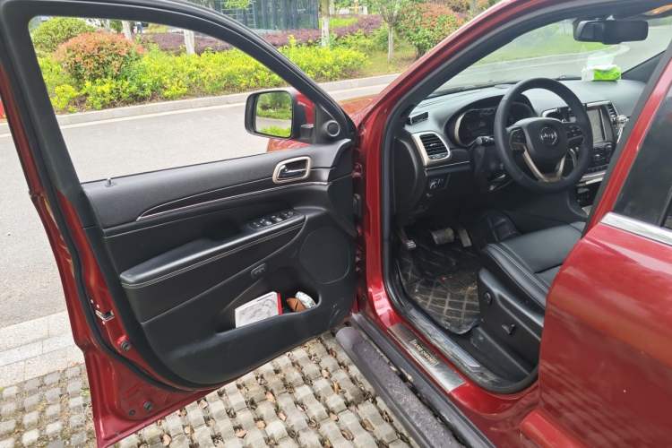 Used Jeep Grand Cherokee 2014 3.6L Elite Navigation Edition Driver Seat