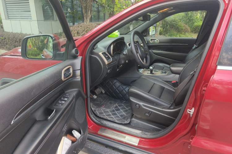 Used Jeep Grand Cherokee 2014 3.6L Elite Navigation Edition Driver Seat