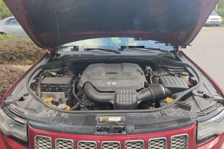 Used Jeep Grand Cherokee 2014 3.6L Elite Navigation Edition Engine Bay