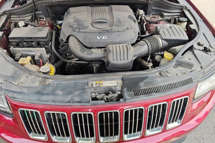 Used Jeep Grand Cherokee 2014 3.0L Comfort Navigation Edition Engine Bay