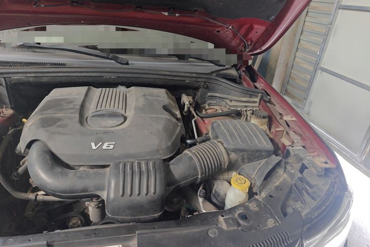 Used Jeep Grand Cherokee 2014 3.0L Comfort Navigation Edition Engine Bay Left