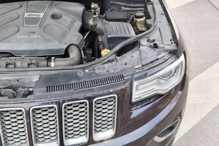 Used Jeep Grand Cherokee 2014 3.0TD Diesel Comfort Navigation Version Engine Bay Left