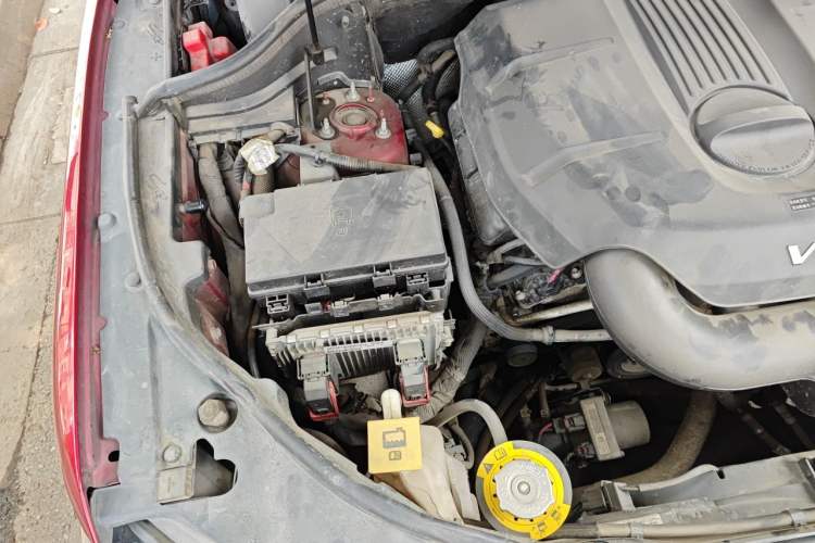Used Jeep Grand Cherokee 2014 3.0L Comfort Navigation Edition Engine Bay Right