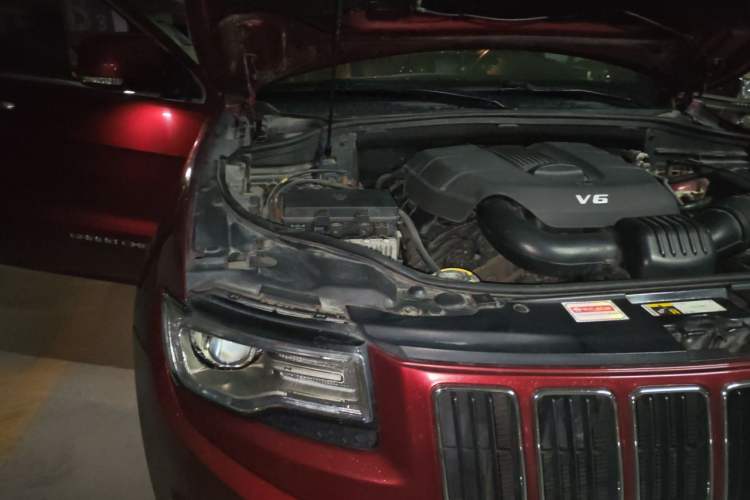 Used Jeep Grand Cherokee 2014 3.6L Elite Navigation Edition Engine Bay Right