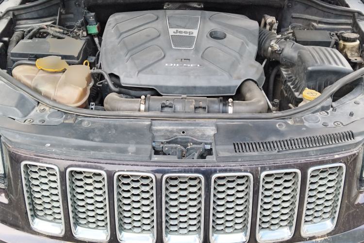 Used Jeep Grand Cherokee 2014 3.0TD Diesel Comfort Navigation Version Engine Bay