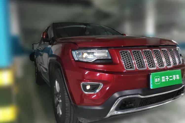 Used Jeep Grand Cherokee 2014 3.6L Elite Navigation Edition Front Right 45 Deg