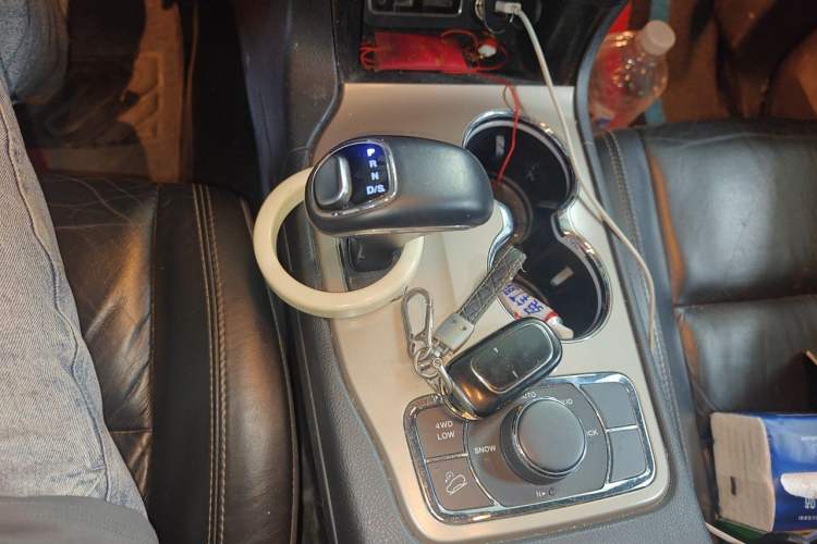 Used Jeep Grand Cherokee 2014 3.0L Comfort Navigation Edition Gear Lever