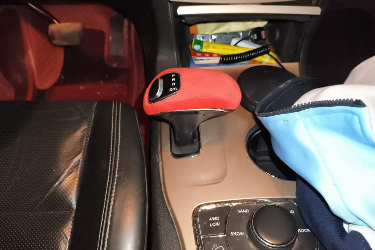 Used Jeep Grand Cherokee 2014 3.6L Elite Navigation Edition Gear Lever