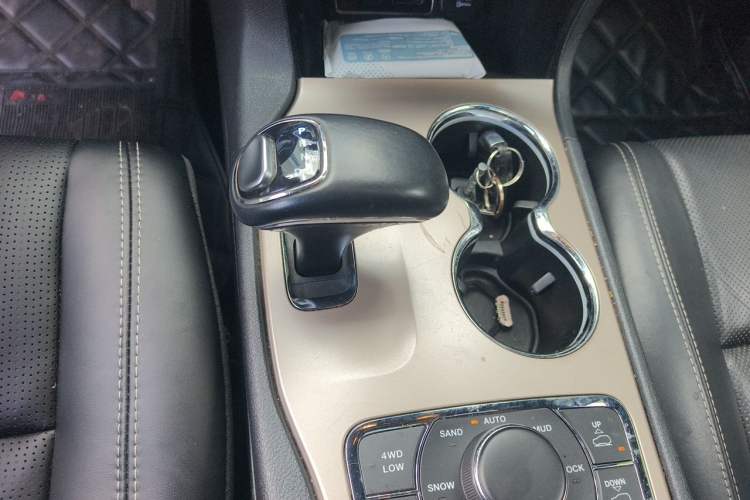 Used Jeep Grand Cherokee 2014 3.6L Elite Navigation Edition Gear Lever