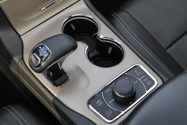 Used Jeep Grand Cherokee 2014 3.6L Elite Navigation Edition Gear Lever
