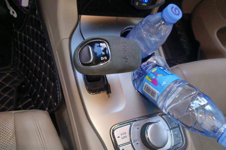 Used Jeep Grand Cherokee 2014 3.6L Elite Navigation Edition Gear Lever