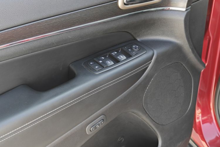 Used Jeep Grand Cherokee 2014 3.6L Elite Navigation Edition Interior 8