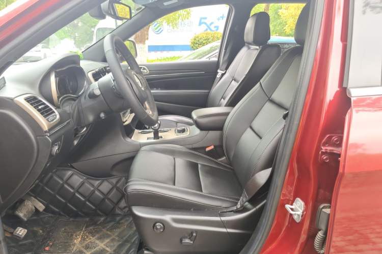Used Jeep Grand Cherokee 2014 3.6L Elite Navigation Edition Left Front Seat
