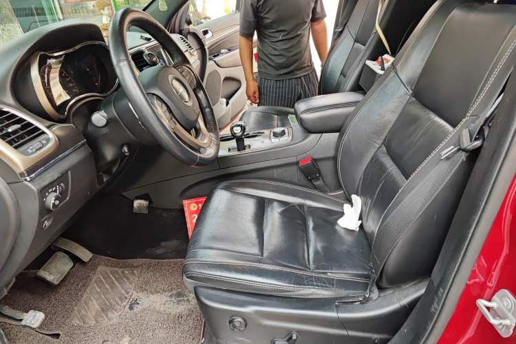 Used Jeep Grand Cherokee 2014 3.0L Comfort Navigation Edition Left Front Seat
