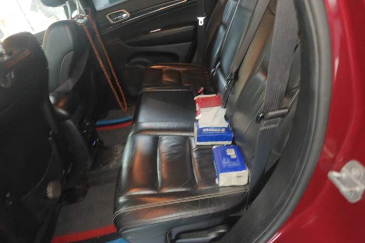 Used Jeep Grand Cherokee 2014 3.0L Comfort Navigation Edition Left Rear Seat