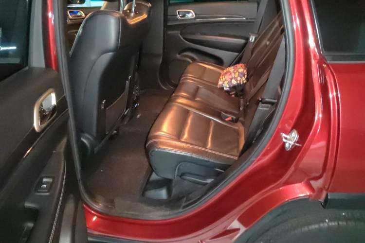Used Jeep Grand Cherokee 2014 3.6L Elite Navigation Edition Left Rear Seat