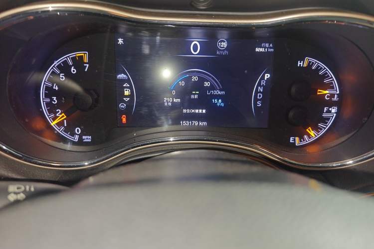 Used Jeep Grand Cherokee 2014 3.0L Comfort Navigation Edition Odometer Close Up
