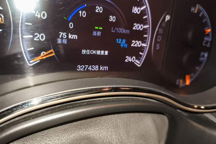 Used Jeep Grand Cherokee 2014 3.6L Elite Navigation Edition Odometer Close Up