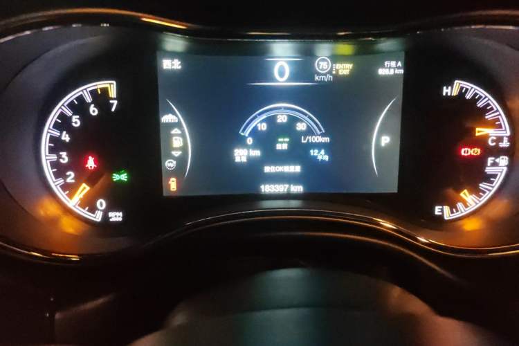 Used Jeep Grand Cherokee 2014 3.6L Elite Navigation Edition Odometer Close Up