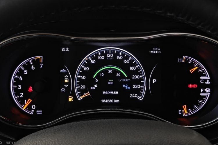 Used Jeep Grand Cherokee 2014 3.6L Elite Navigation Edition Odometer Close Up