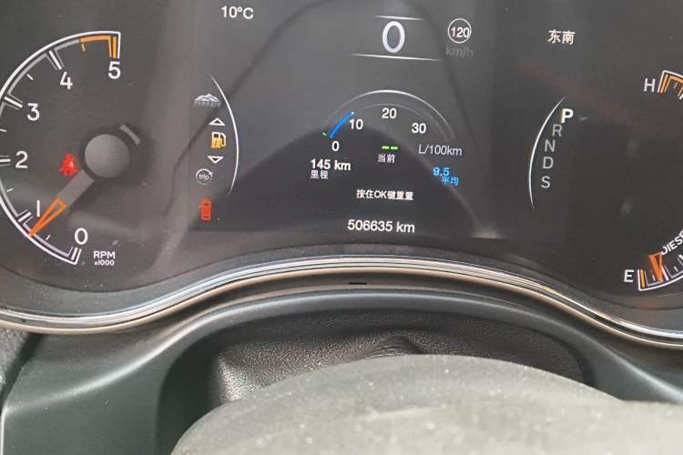 Used Jeep Grand Cherokee 2014 3.0TD Diesel Comfort Navigation Version Odometer Close Up