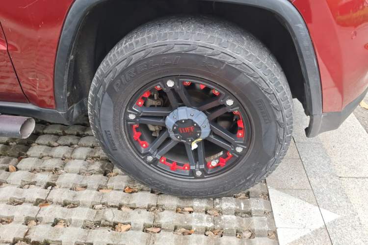 Used Jeep Grand Cherokee 2014 3.6L Elite Navigation Edition Right Front Wheel Hub