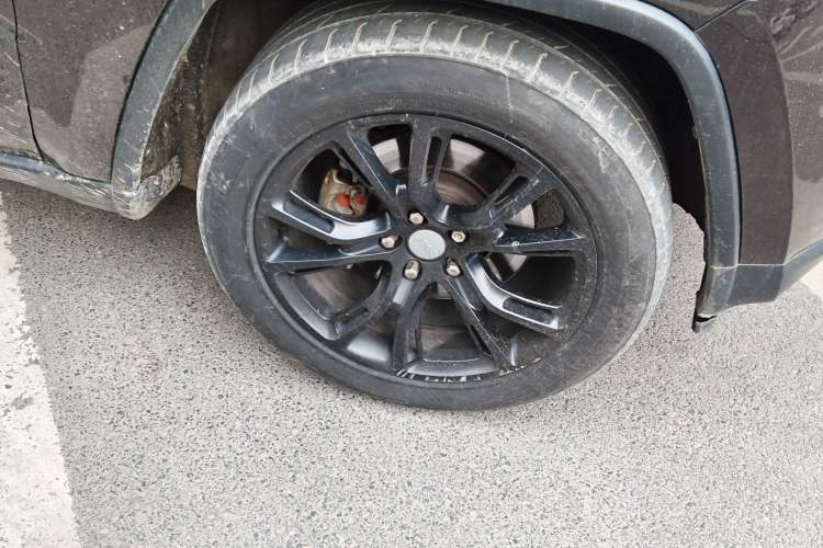 Used Jeep Grand Cherokee 2014 3.0TD Diesel Comfort Navigation Version Right Front Wheel Hub